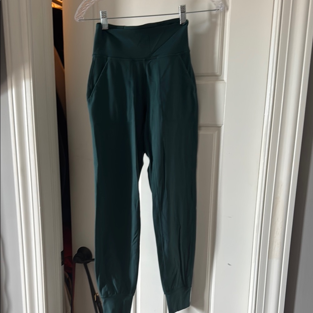 Lululemon Athletica Green Track Pants Joggers women’s size 2 gently worn
